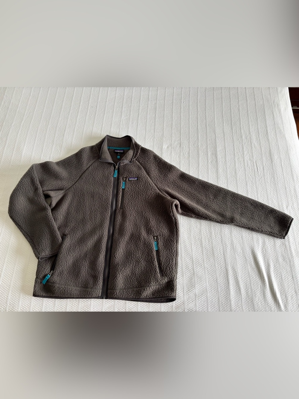 Patagonia Men's Dark Grey Full-Zip Performance Fleece Jacket with Teal Accents